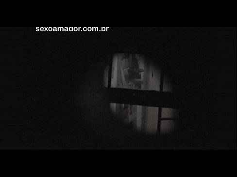 ❤️ Плавушу тајно снима воајер из комшилука скривен иза шупљих цигли ❤❌ Секс видео код нас